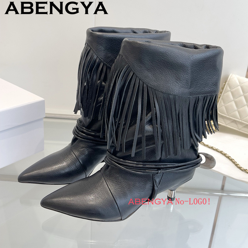 Ethnic Fashion Design - รองเท้าบูทเชลซีหนังกลับแต่งพู่ห้อยปลายแหลม ส้นเตี้ย แฟชั่นสตรี ประจำสัปดาห์แฟชั่น ฤดูหนาว ปี
