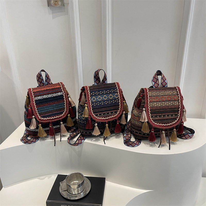 New Ethnic Fashion - กระเป๋าเป้สะพายหลังผู้หญิงรุ่นใหม่ปี 2026 แฟชั่นคุณภาพสูง สไตล์ชาติพันธุ์ กระเป๋าเป้แบบเชือกรูด ปักลายอเนกประสงค์สำหรับการเดินทาง